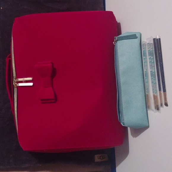 Estée Lauder Eyeshadow bundle of Palettes, 5 brushes, 2 lipsticks & nail polish - Picture 3 of 16